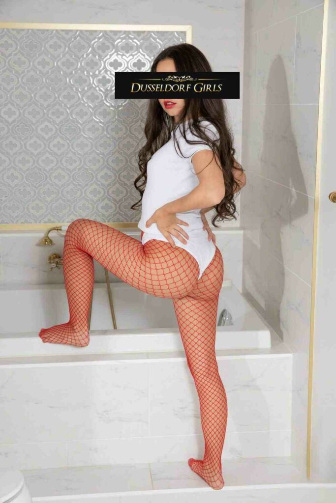 koestlich-begleiterin-Essen